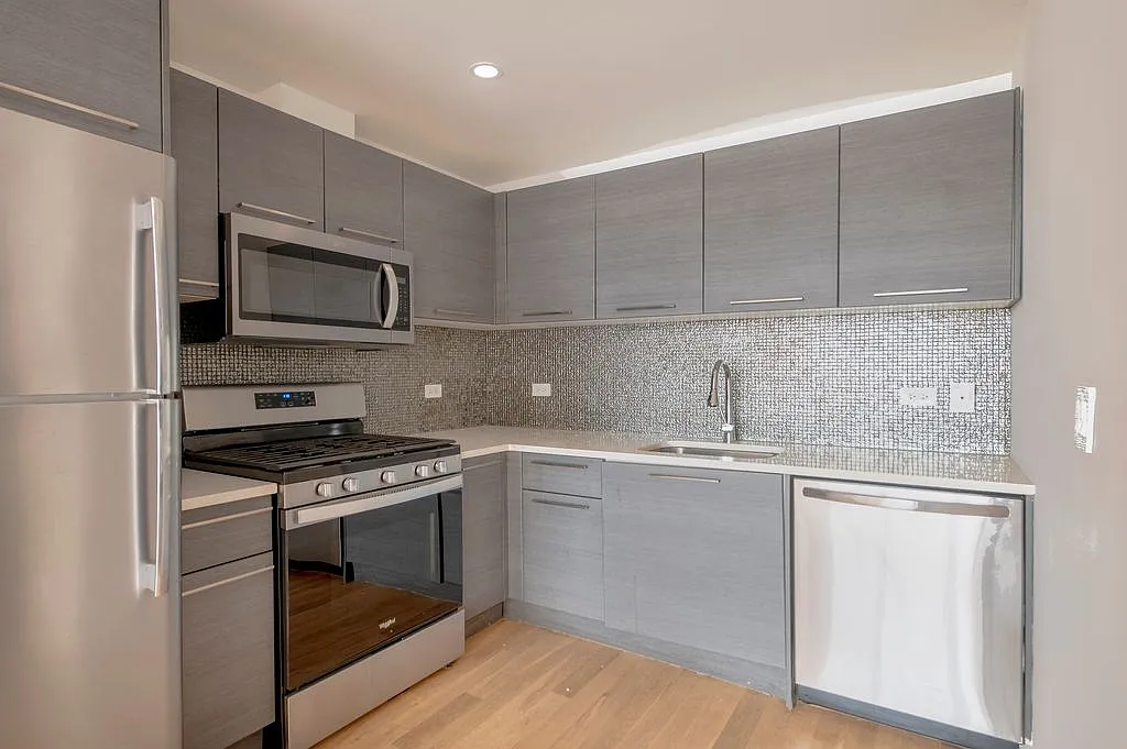 1115 Broadway — Photo 1