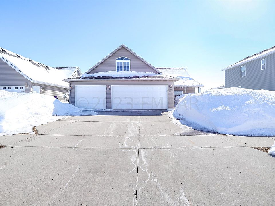1st image of 327 19th Ave W