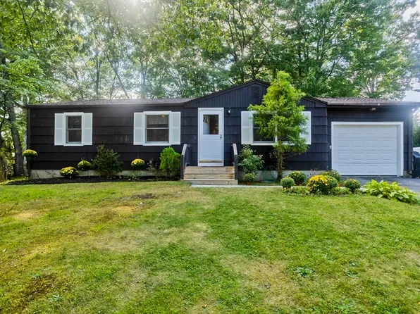 68 Saffron Cir, Springfield, MA 01129
