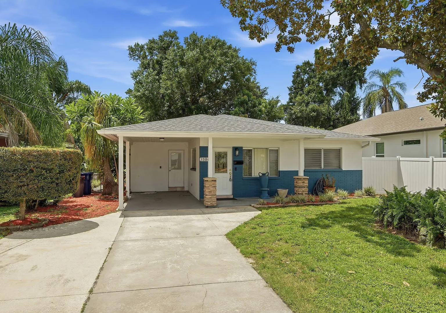 Charming 3-Bedroom West Tampa Home with Fenced Yard & Workshop — Photo 2