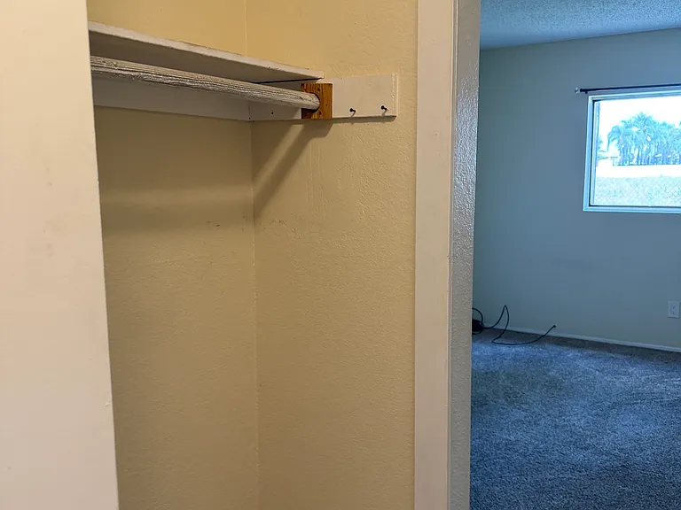 2423 W Acacia Ave — Photo 13