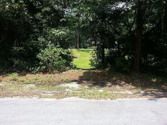 st view in front of house