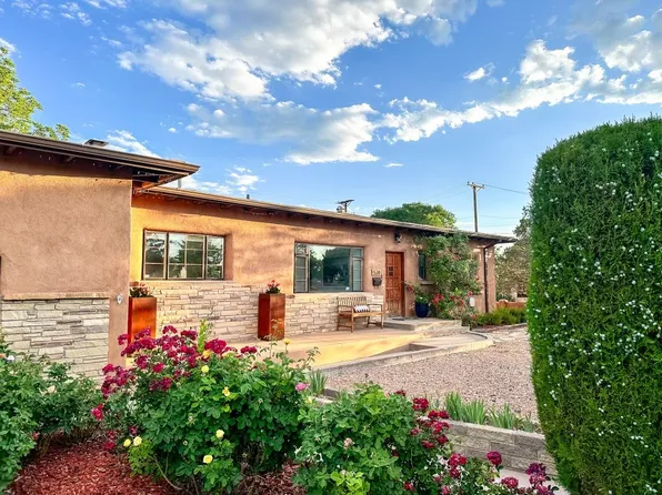 528 Calle Lucero, Santa Fe, NM 87505
