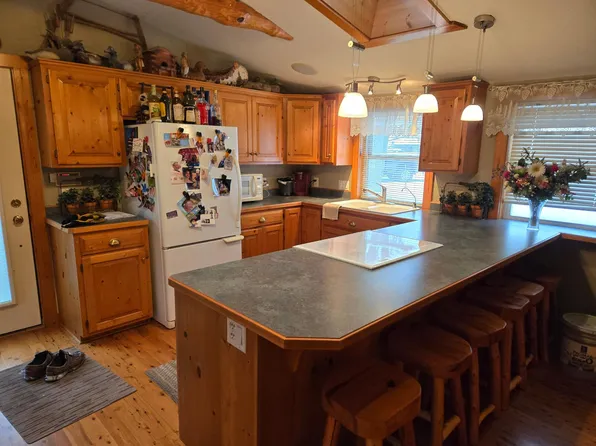 2589 Paradise Trl NW, Isanti, MN 55040