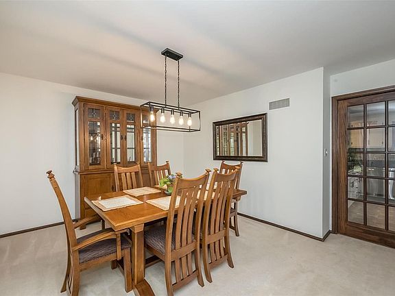 5th image of 224 Clayton Oaks Dr