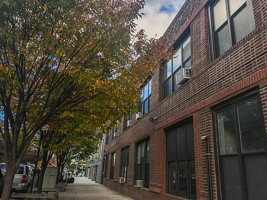 Rented by Manhattan Management LLC | media 97