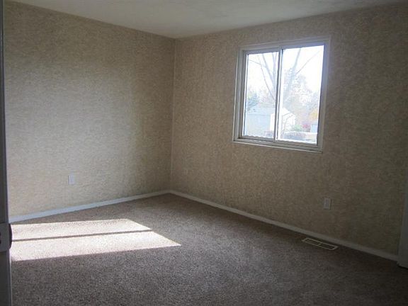 4th image of 5960 Coralberry Dr
