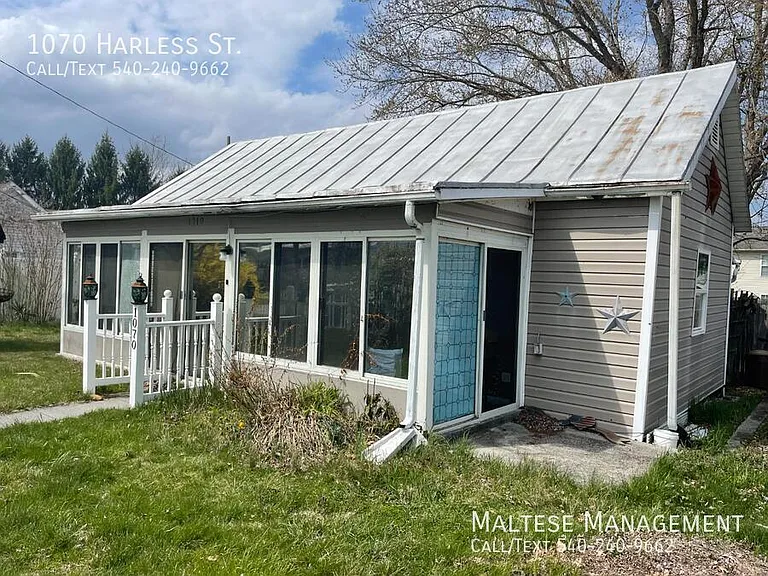 1070 Harless St NE — Photo 1