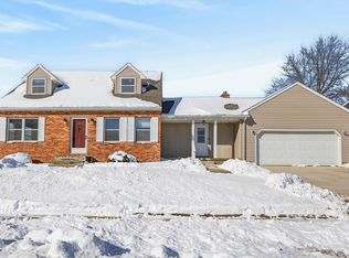 1505 Knoll Ridge Dr, Waverly, IA 50677