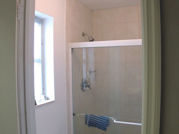 2nd bath Shower