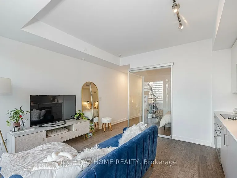 17 Dundonald St #403 — Photo 10
