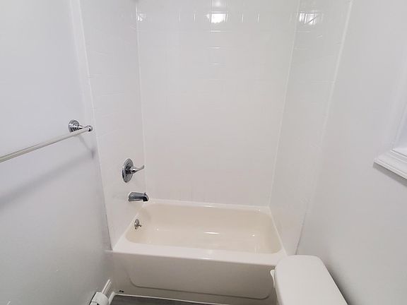 5th image of 105 Hancock Ave APT 1