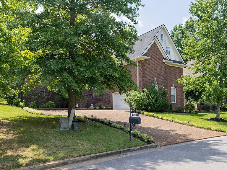 2077 Sherbrooke Ln — Photo 39