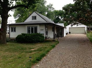 1438 34th St NE, Cedar Rapids, IA 52402