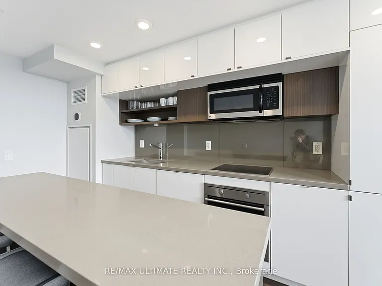 111 Saint Clair Ave W #811 — Photo 8