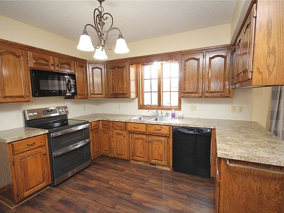 3rd image of 36 Lambourn Dr