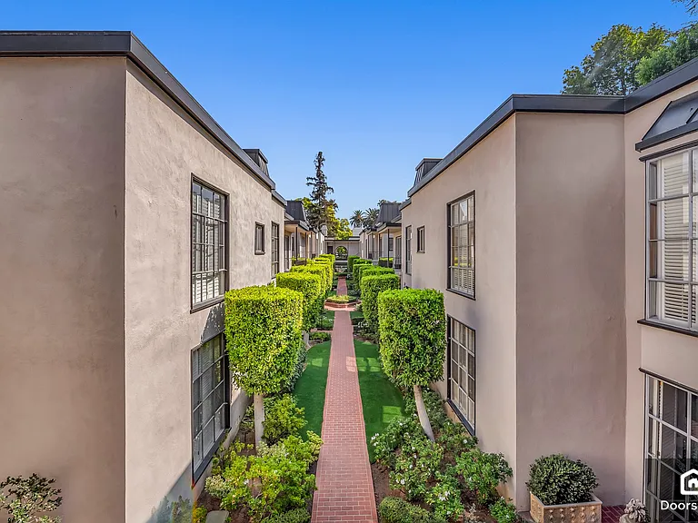 535 S Orange Grove Blvd #12 — Photo 32