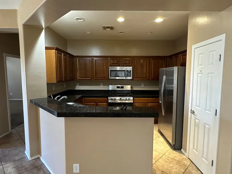 39208 N Parker Ln — Photo 18