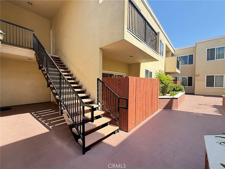 300 E Providencia Ave #111 — Photo 24