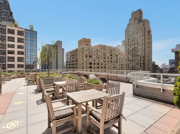 360 East 72nd Street image 8 of 15