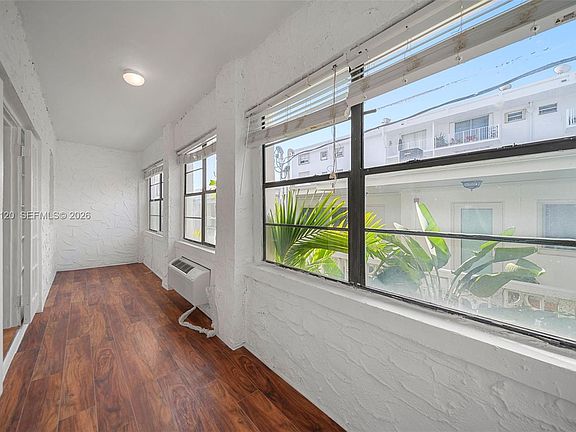 4th image of 934 Michigan Ave APT 207