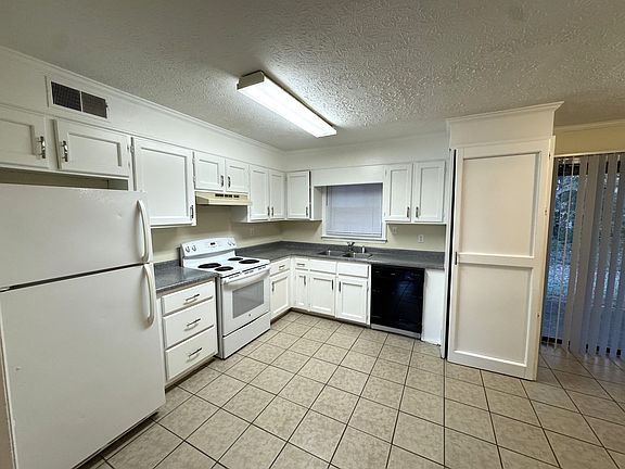 5th image of 107 Barrington Dr #33
