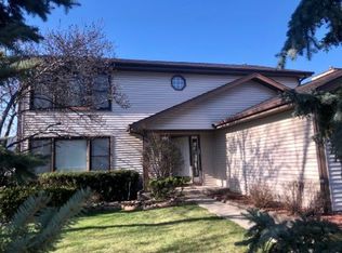 736 Gregor Ln, Wheeling, IL 60090