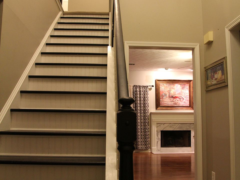 hardwood floor on 1st floor