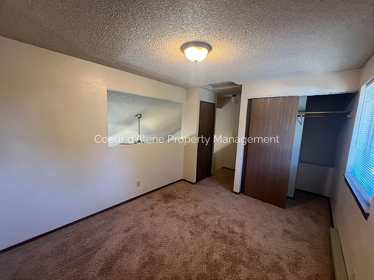 147 E Willow Tree Ln — Photo 8