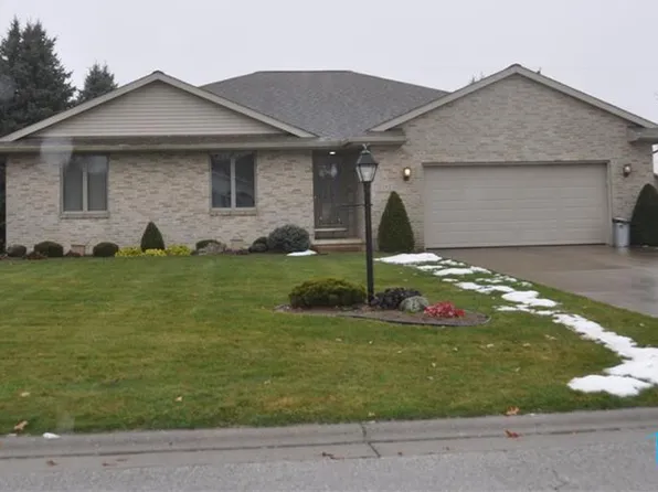 161 Wisteria Dr, Fremont, OH 43420