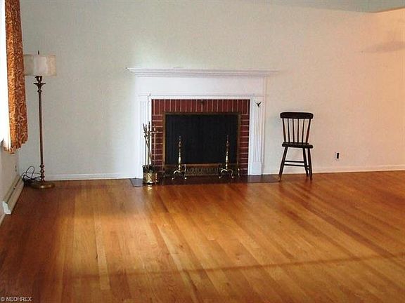 5th image of 8983 Elm St