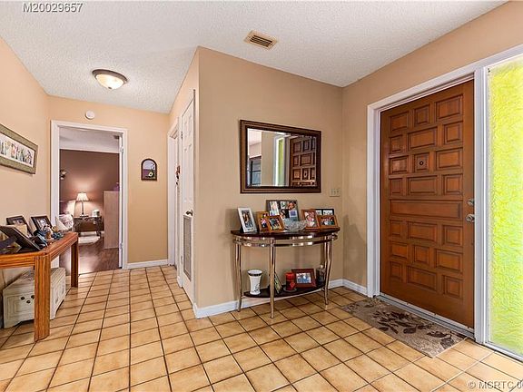 3rd image of 256 SE Lakehurst Dr