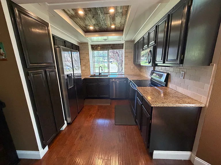 2461 Bay Hill Cir — Photo 8