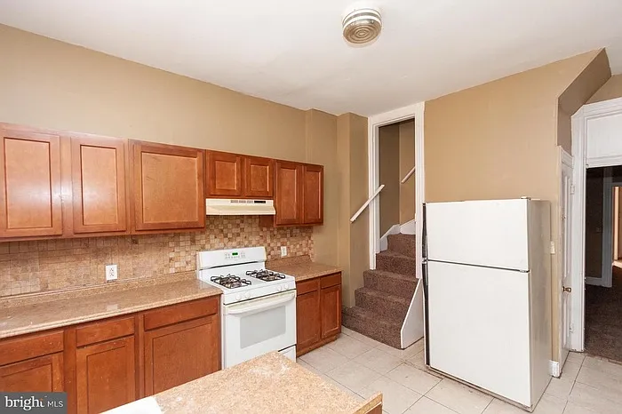 2400 W Baltimore St — Photo 10