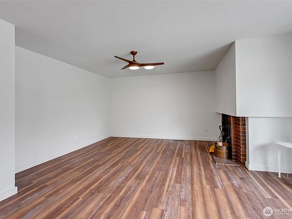 3rd image of 9814 Onyx Drive SW