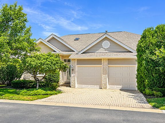 2nd image of 842 Turnberry Ln