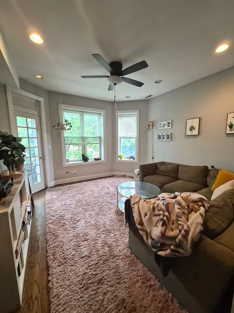 3 bed, 1300 sqft, $2,500 — Photo 2