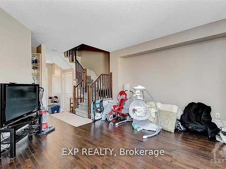 535 Salzburg Dr — Photo 7