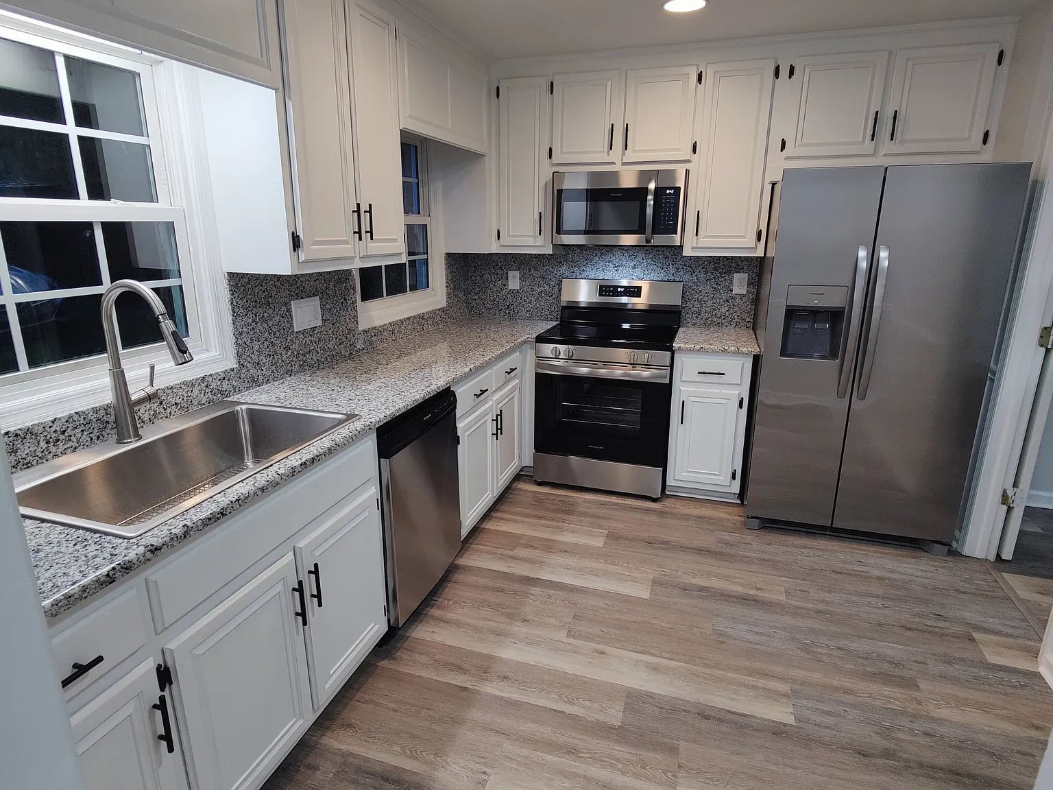 4 bed, 2.5 bath, 2464 sqft, $2,495 — Photo 2