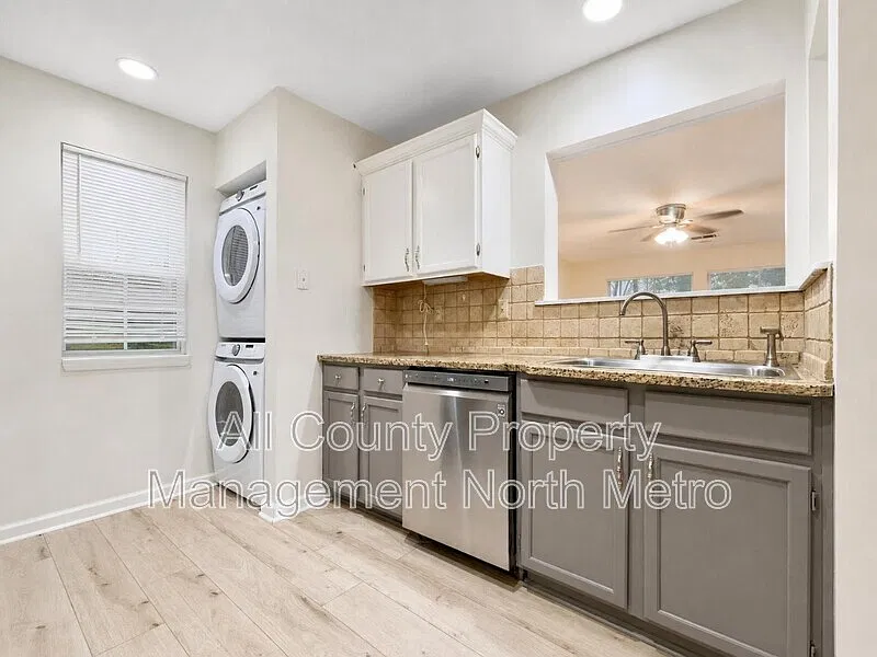 1011 Sandy Lane Dr