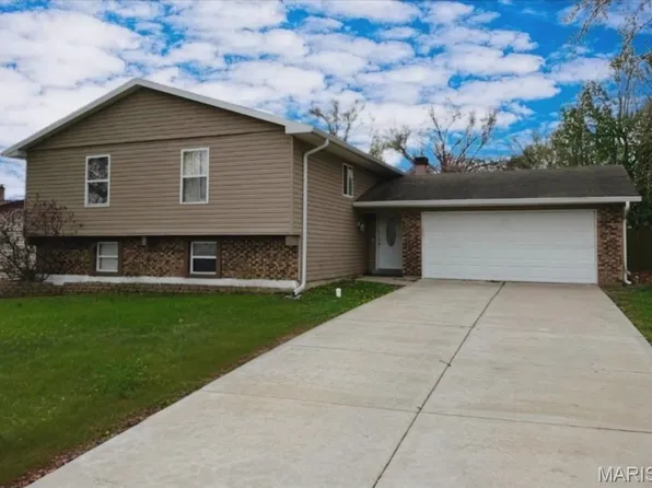 212 Mill Pond Dr, O'Fallon, MO 63366