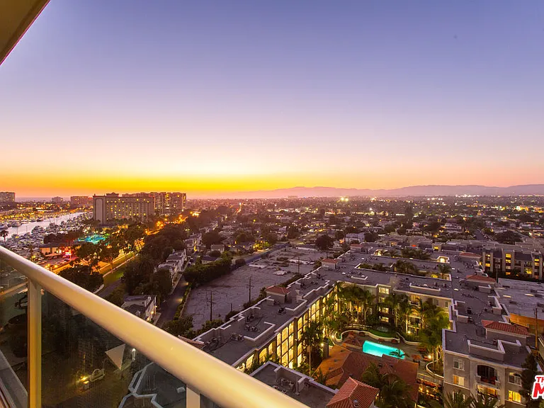 13700 Marina Pointe Dr #1507 — Photo 5