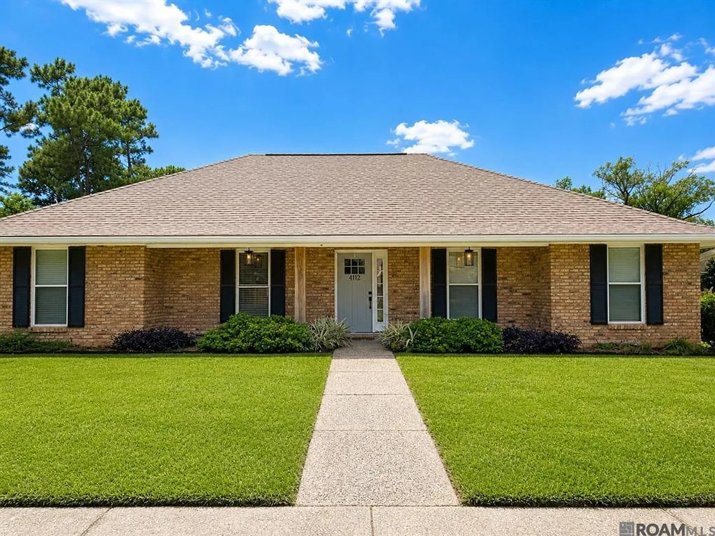 Spacious 4 Bedroom Home in Pine Park | Large Fenced Backyard — Photo 3