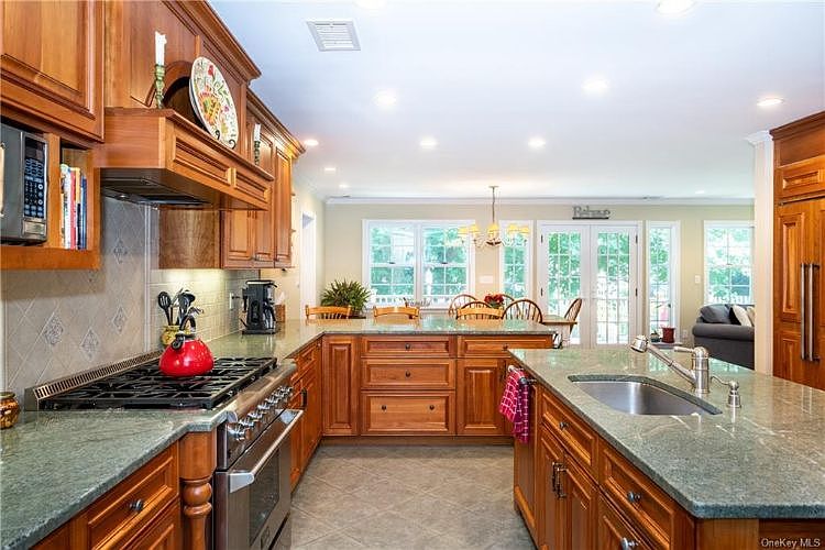 1st image of 749 Forest Ave