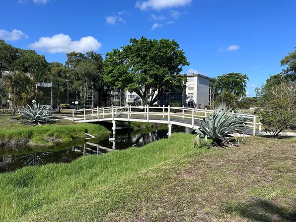 4850 NW 29th Ct APT 130, Lauderdale Lakes, FL 33313