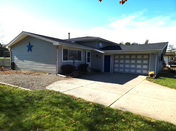 1328 Hilltop Dr, Lowell, IN 46356