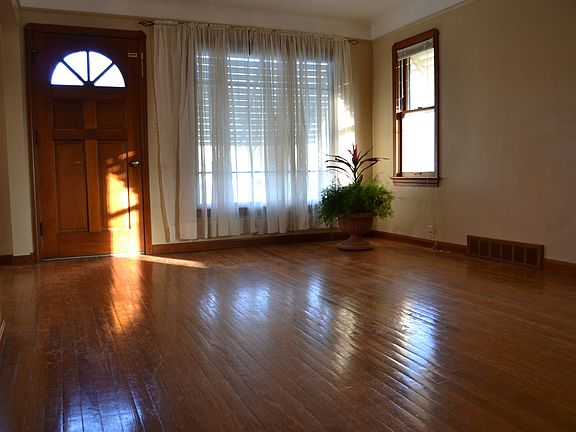 3rd image of 7006 Parma Park Blvd
