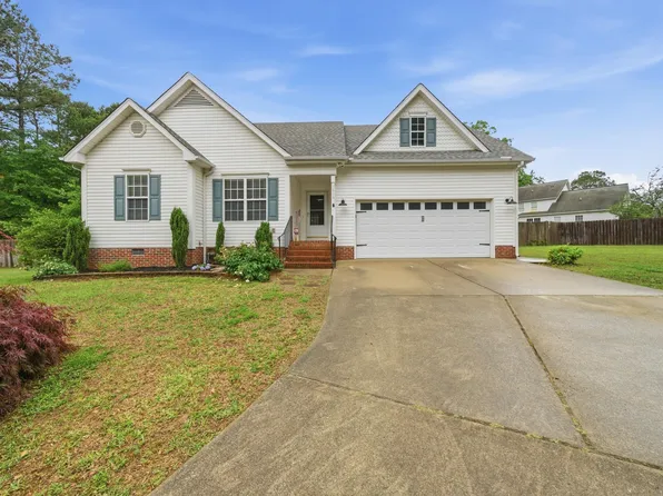 1616 Wet Stone Dr, Fuquay Varina, NC 27526