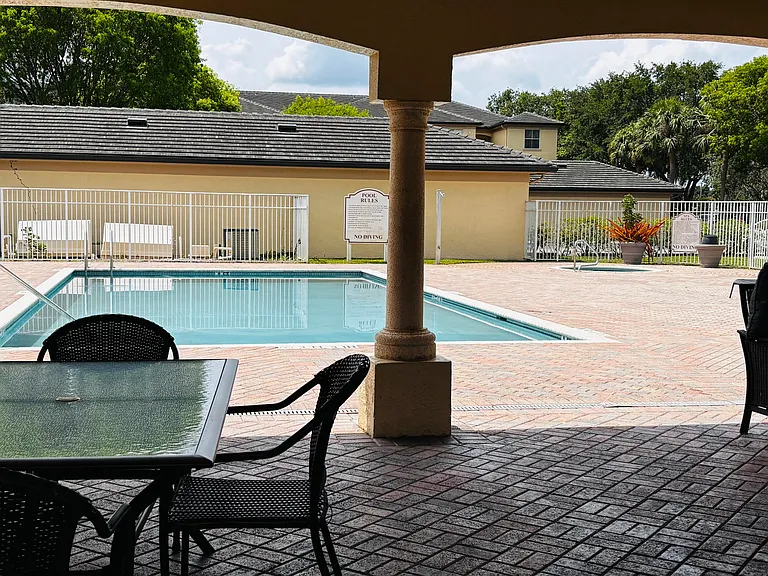 2040 Greenview Shores Blvd #221 — Photo 27