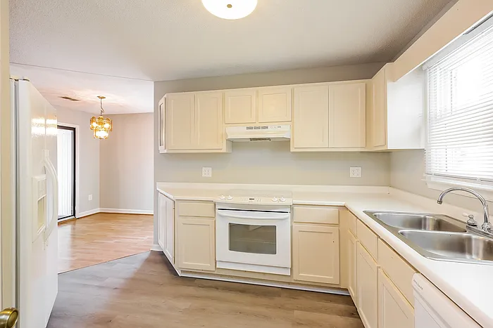 201 Walker Way — Photo 3